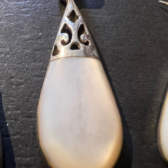 Mother of Pearl earrings and pendant - Picture 2 of 3